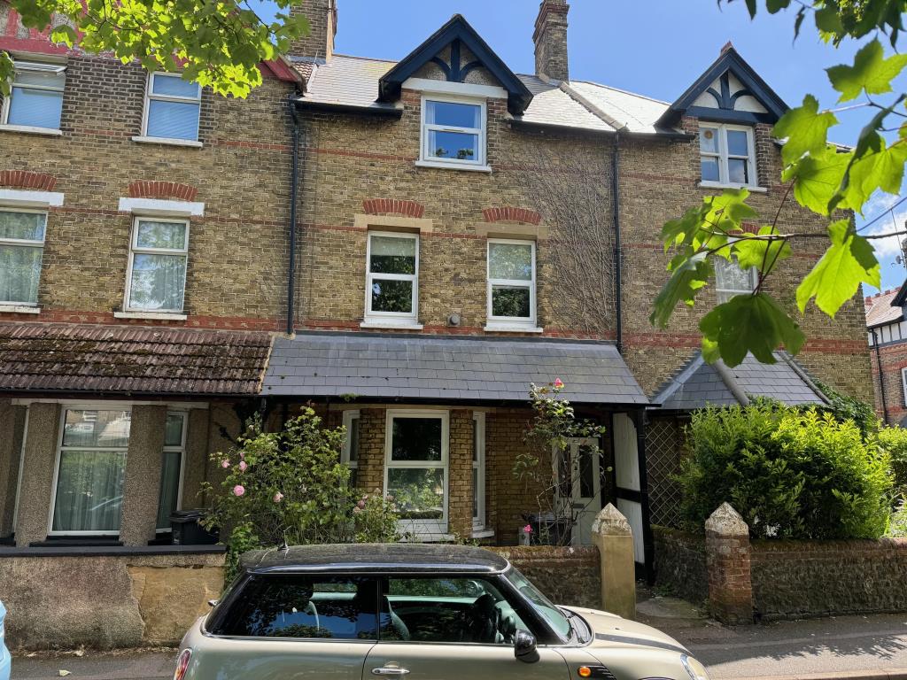 Lot: 31 - TERRACE HOUSE FOR IMPROVEMENT - Front of property